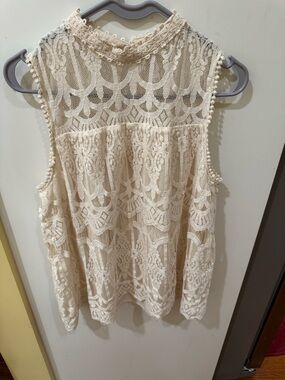 Xhilaration Cream Lace High-Neck Sleeveless Camisole